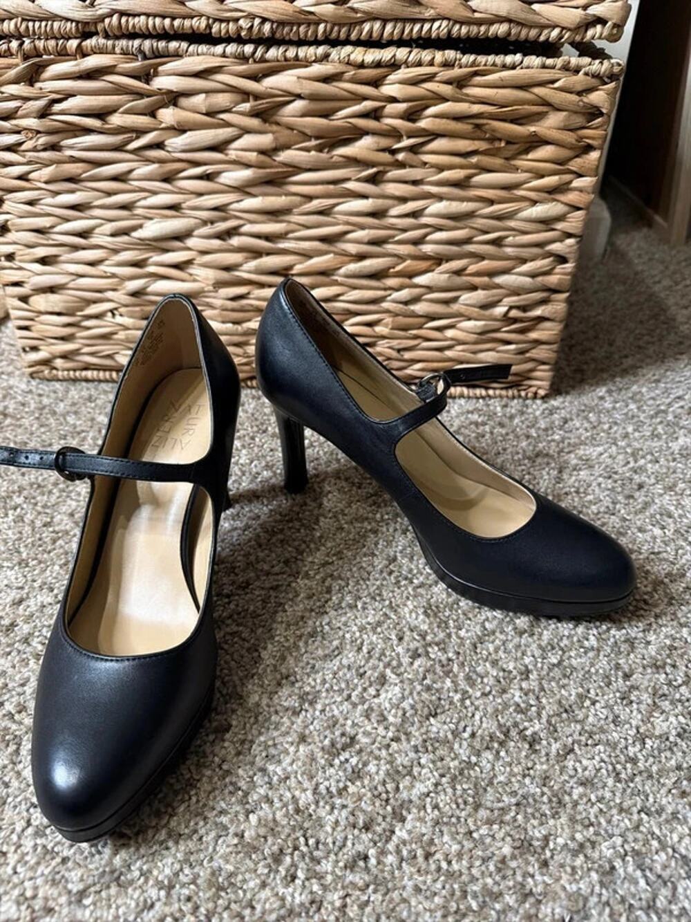 Naturalizer, Mary Jane leather black NWOT 9 675